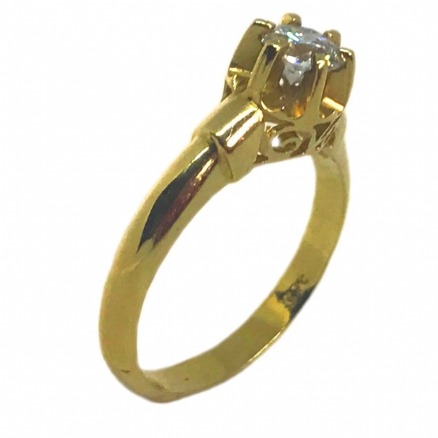 14K yellow gold one stone ring with cubic zirconium