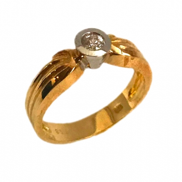 Two colour 14K gold and whitegold one stone engagement ring with colourless cubic zirconium