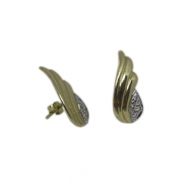 Bicolour 14K yellow gold stud earrings featuring a wing set with colourless cubic zirconium