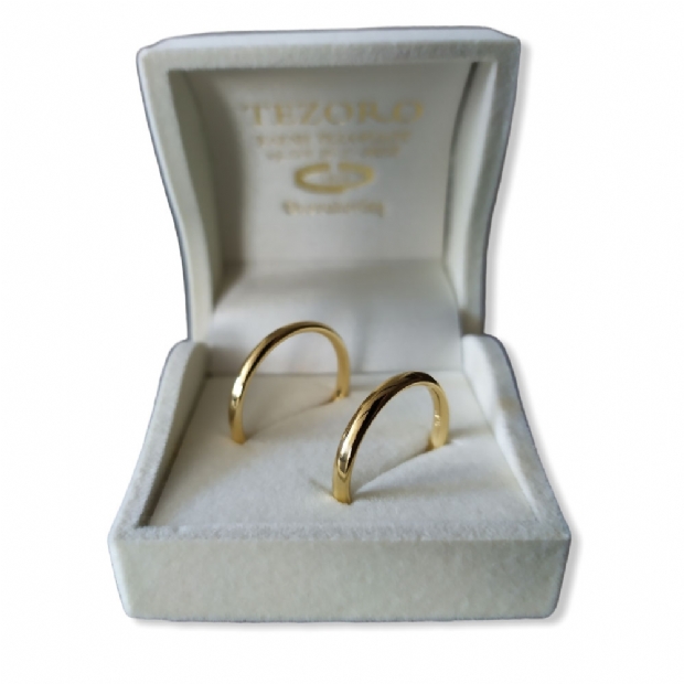 Classic yellow gold wedding rings